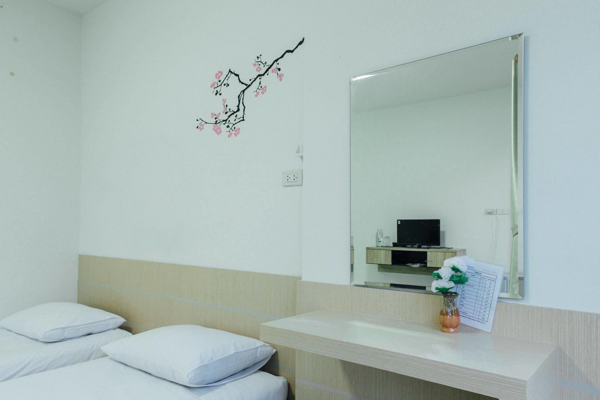 Cheaper Room Surat Thani Exterior photo