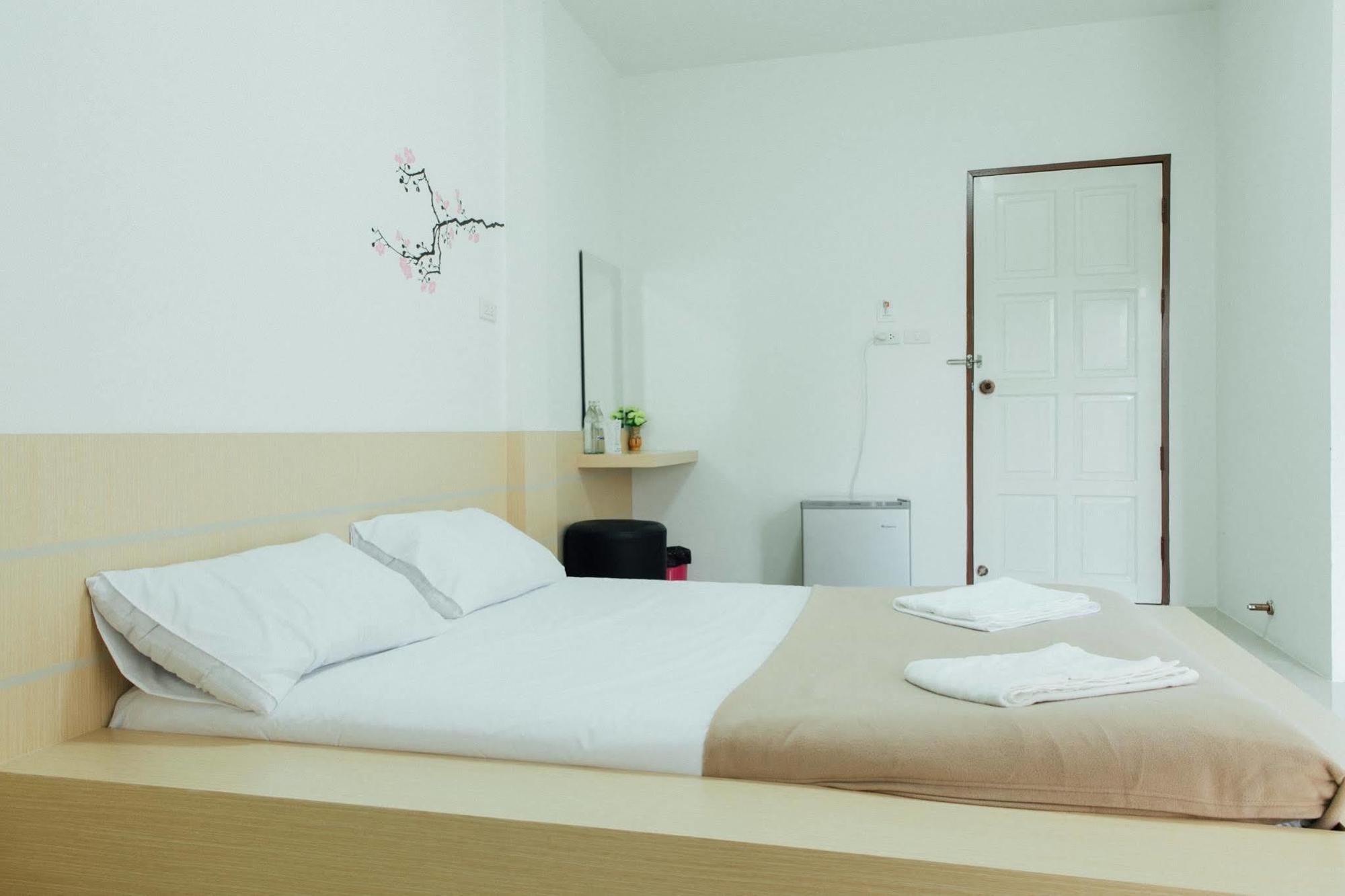 Cheaper Room Surat Thani Exterior photo